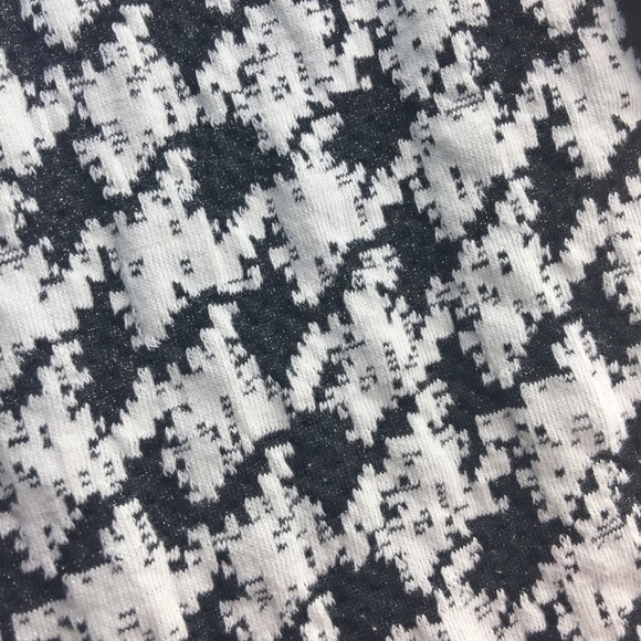 Houndstooth Top - Picture 5 of 5